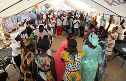 In UNISFA, the celebration of UN Staff Day on 24 October 2016 was highlighted with various activities showing staff’s strong camaraderie through sports, cultural music and dances, and culminating with a dinner prepared by staff. 